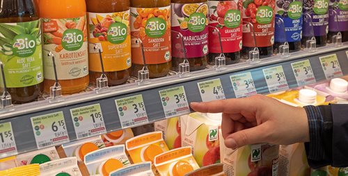 Praktická pomůcka pro lepší orientaci v regálech dm v souladu s trvalou udržitelností